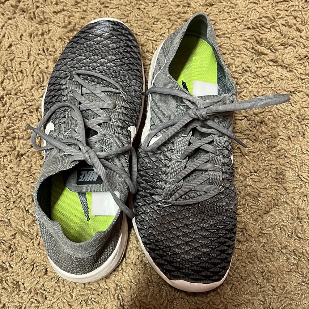 Nike tennis shoes